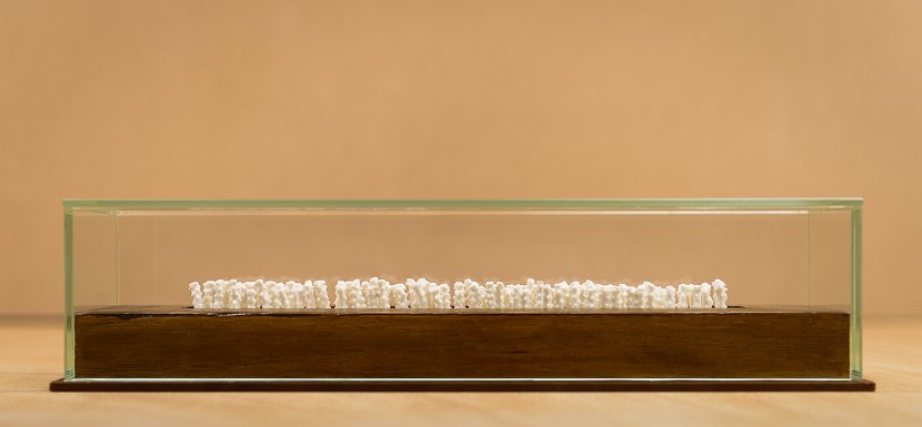 On the road – The Origin – Porcelaine émaillée – 9 cm*34 cm*12 cm – 2016 N.Domingo